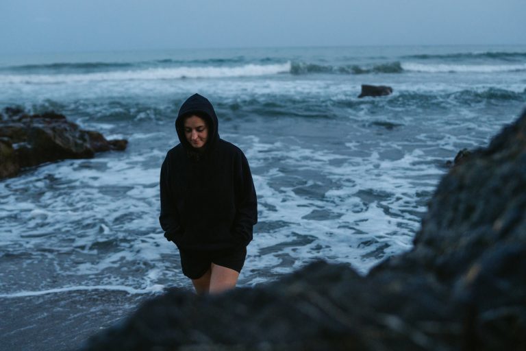 The Anatomy of Exclusivity: Deconstructing the Konna Minimal Hoodie